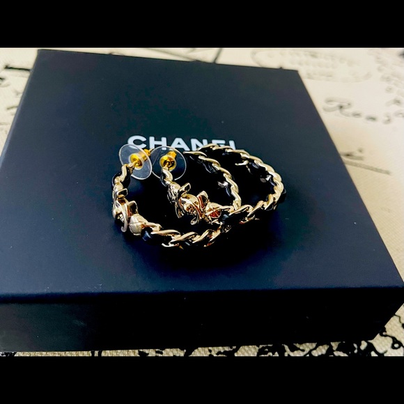 Chanel earring - Picture 1 of 3